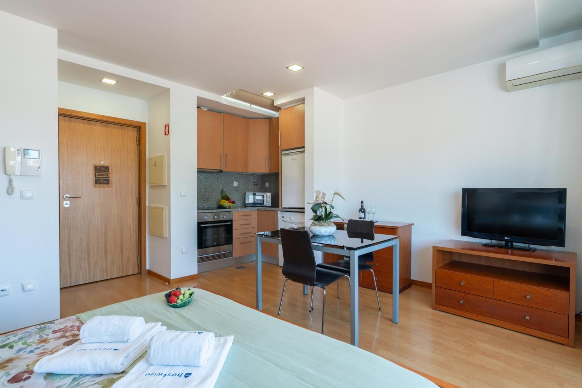 Host Wise - Bright Quiet Flats - Prime Location Apartment Porto Room photo